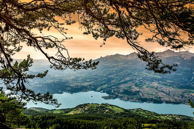 lac de serre ponçon hautes alpes